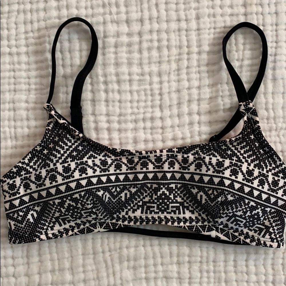 Xhilaration Swim Top Small